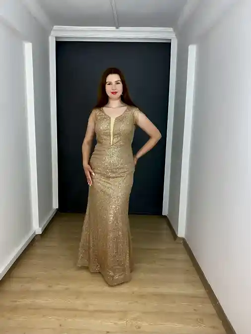 Gold Büyük Beden Kalın Askılı Kol Boncuk Detaylı Uzun Abiye Elbise