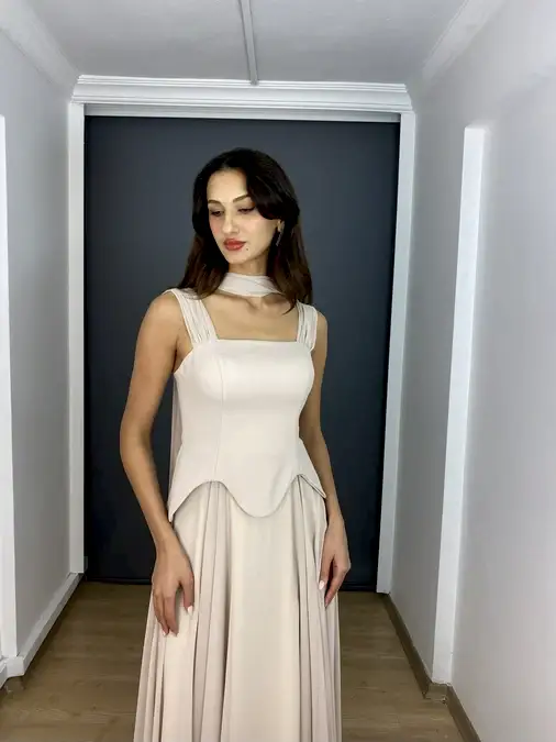 Bej Askılı Straplez Bel Korsajlı Üst Krep Alt Şifon Uzun Abiye Elbise
