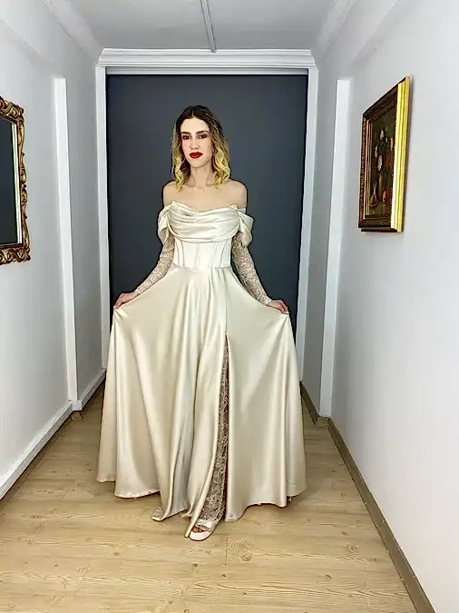 Bej Kayık Yaka Uzun Kollu Dantel Detaylı Uzun Abiye Elbise