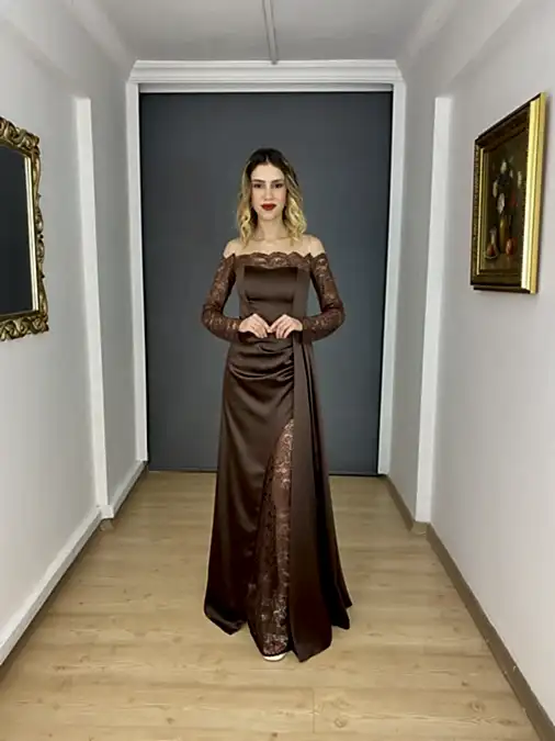 Kahverengi Saten Kayık Yaka Dantel Uzun Kollu Uzun Abiye Elbise
