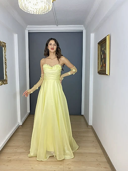 Sarı Straplez Organze Saten Yaka Çiçek Detaylı Nişanlık Abiye Elbise