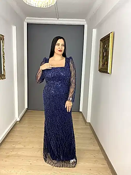 Lacivert Büyük Beden Uzun Kollu Kare Yaka İşlemeli Uzun Abiye Elbise