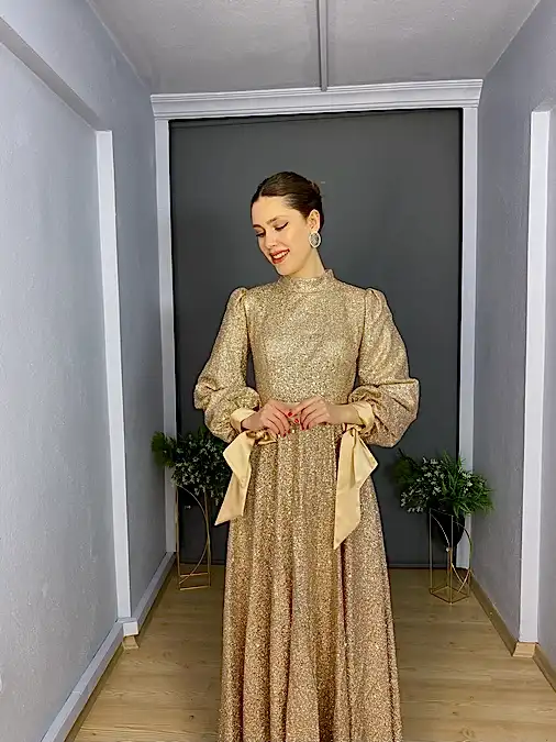 Gold Tesettür Simli Kol Bel Detayı Saten Kurdelalı Abiye Elbise