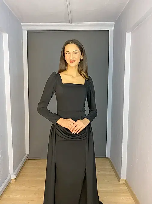 Siyah Kare Yaka Uzun Kollu Portatif Etekli Uzun Abiye Elbise