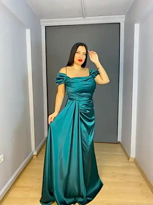 Yeşil Büyük Beden Saten Madonna Yaka Uzun Abiye Elbise