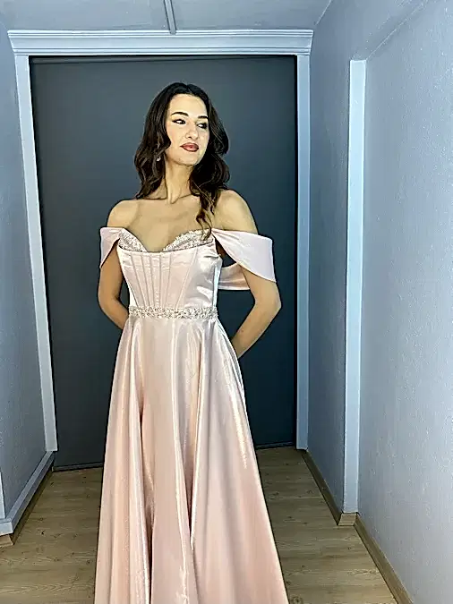 Pembe Saten Kloş Yaka Bel İnci Detaylı Uzun Abiye Elbise