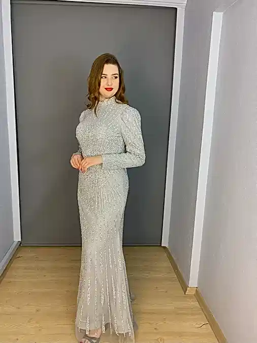 Gri Tesettür Büyük Beden Dik Yaka Simli Abiye Elbise