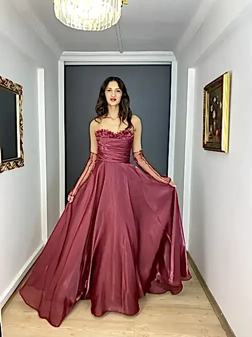 Vişne Straplez Organze Saten Yaka Çiçek Detaylı Nişanlık Abiye Elbise