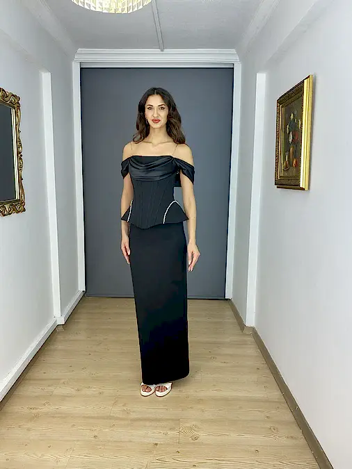 Siyah Straplez Korsajlı Düşük Kollu Uzun Abiye Elbise