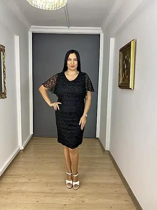 Siyah Yarım Kollu Yuvarlak Yaka Güpür Kısa Abiye Elbise