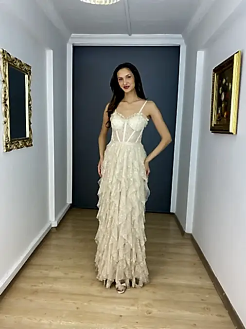 Bej Bel Güpür Transparan Detaylı Dantel Etek Kat Kat Uzun Abiye Elbise