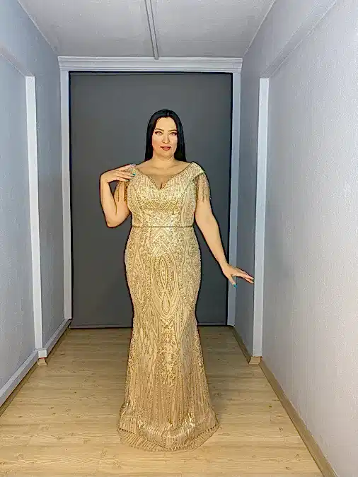 Gold Büyük Beden V Yaka Kol Detayı Sarkaç Boncuklu Uzun Abiye 