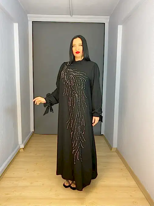 Siyah Tesettür Büyük Beden Balon Kollu Ön İş Detaylı Abiye Elbise