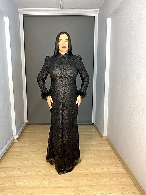 Siyah Tesettür Büyük Beden Simli Kol Tüy Detaylı Abiye Elbise