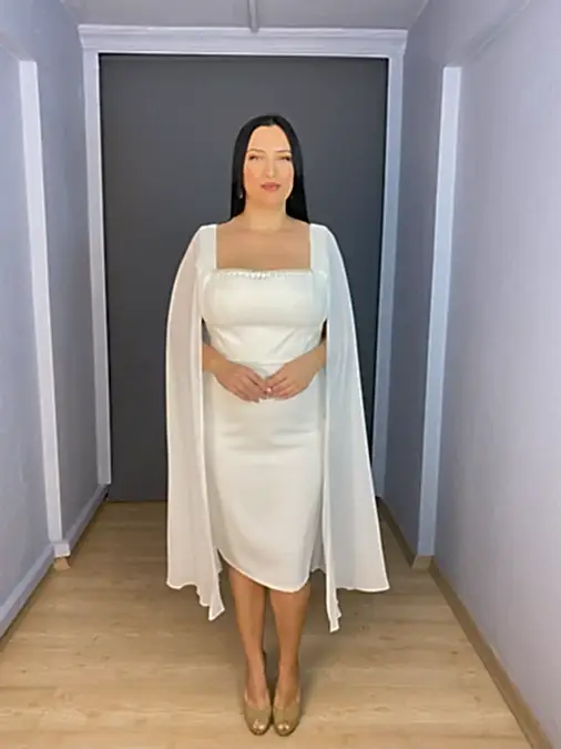 Ekru Büyük Beden Kare Yaka Pelerin Kollu Kısa Abiye Elbise