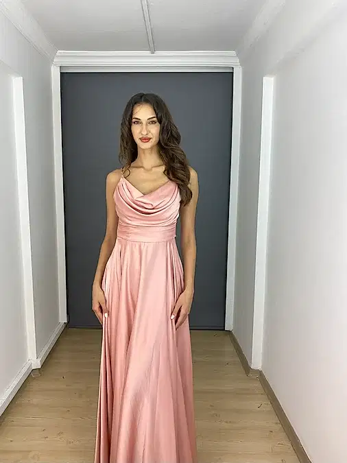 Pudra Saten A Kesim Degaje Yaka Zincir Askılı Uzun Abiye Elbise