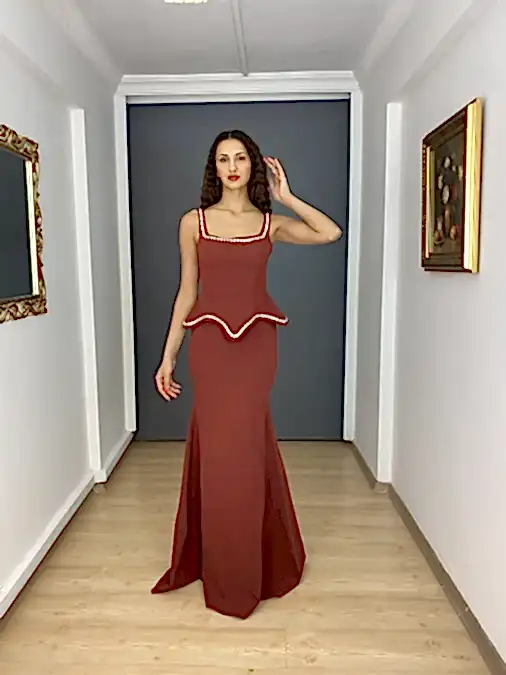Beyaz Kare Yaka Taş Detaylı Bel Korsajlı Balık Uzun Abiye Elbise