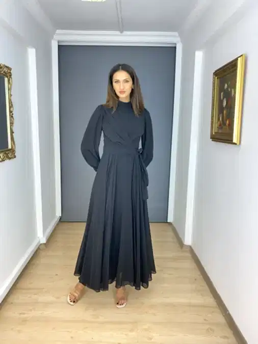 Siyah Tesettür Şifon Dik Yaka Kloş Uzun Abiye Elbise