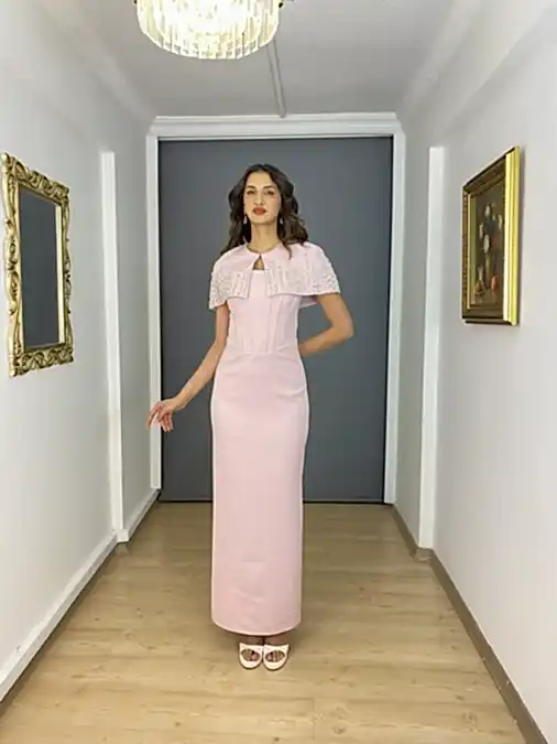 Siyah Straplez Krep Taşlı Pelerin Detaylı Uzun Abiye Elbise