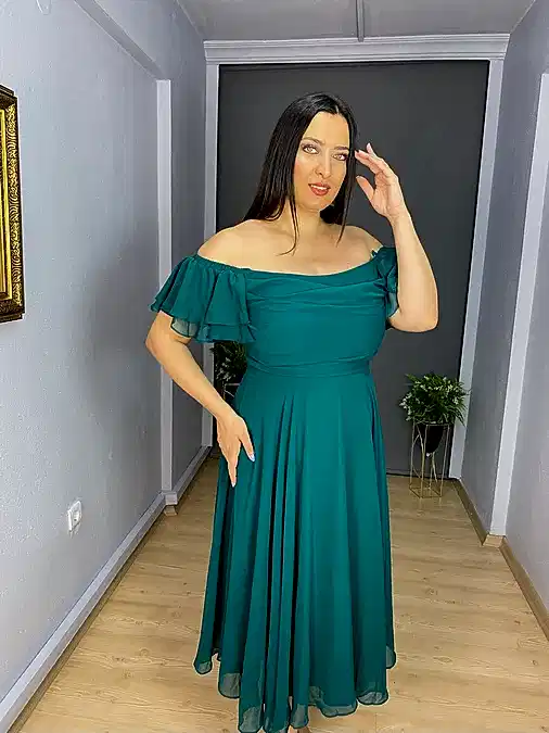 Zümrüt Kayık Yaka Büyük Beden Şifon Kısa Abiye