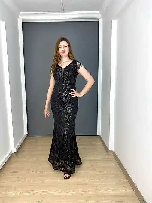 Siyah Büyük beden V Yaka İşlemeli Kol Boncuk Detaylı Uzun Abiye Elbise 