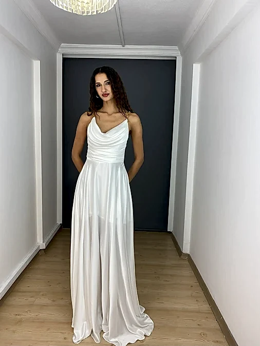 Beyaz Saten A Kesim Degaje Yaka Zincir Askılı Uzun Abiye Elbise