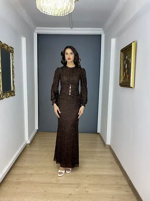 Kahverengi Tesettür Sıfır Yaka Bel Detaylı Boncuklu Abiye Elbise