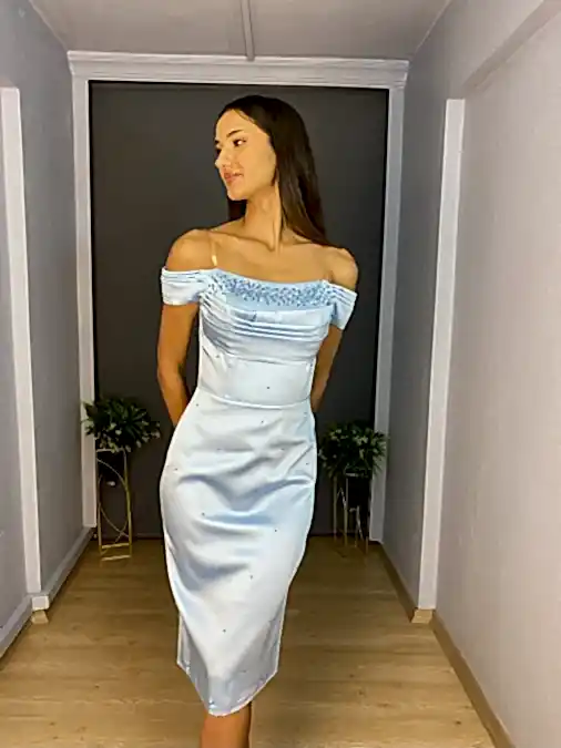 Bebe Mavisi Saten Kayık Yaka İnci Detaylı Kısa Abiye Elbise