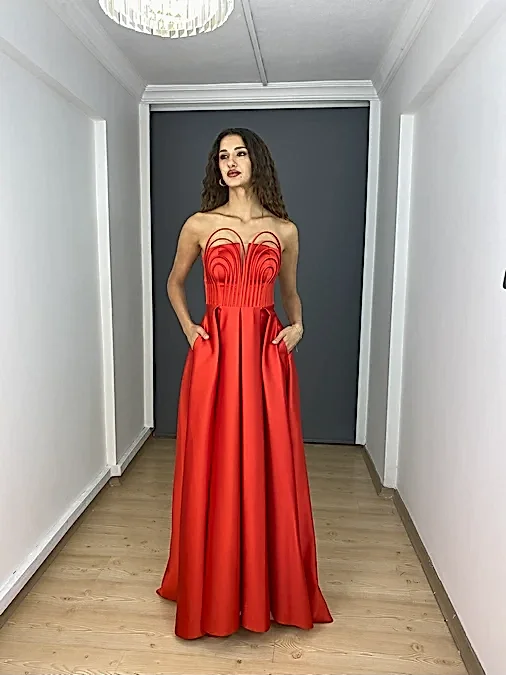 Kırmızı Saten Pileli Cepli Straplez Yaka Detaylı Uzun Abiye Elbise