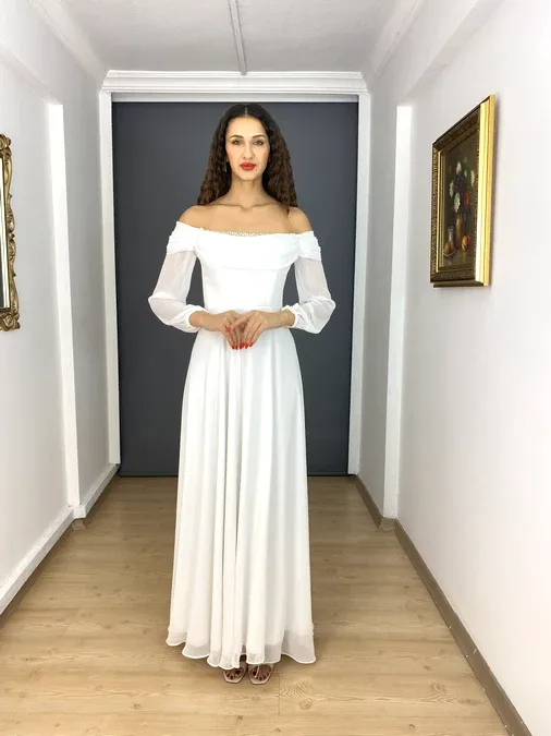 Beyaz Şifon Kayık Yaka Uzun Kollu Yaka Taş Detaylı Uzun Abiye Elbise