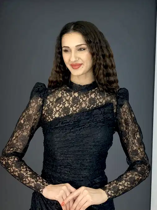 Beyaz Dantel Uzun Kollu Yırtmaçlı İki Farklı Modelde Kullanıma Uygun Uzun Abiye Elbise