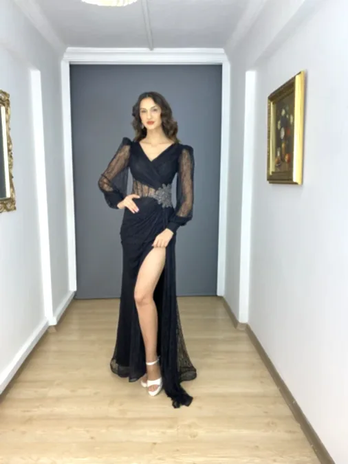 Siyah Dantel Uzun Kollu V Yaka Bel Transparan Yırtmaçlı Uzun Abiye Elbise