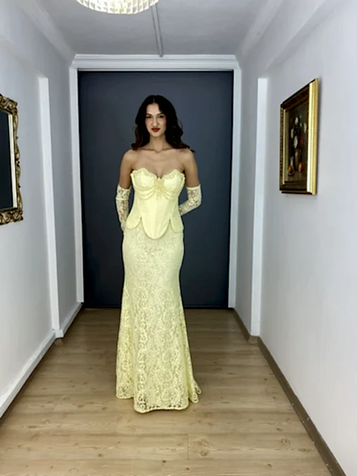 Sarı Dantel Straplez Korsajlı Bolero Detaylı Sırtı Baglamalı Uzun Abiye Elbise