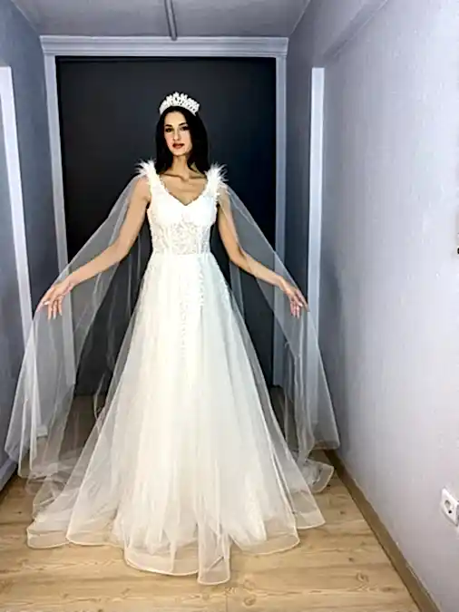 Beyaz Helen Omuz Tüylü Pelerin Kol Detaylı Kuyruklu Gelinlik