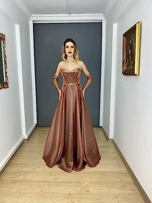 Kahverengi Tasarım Straplez Pul İşlemeli Eldivenli Uzun Abiye Elbise