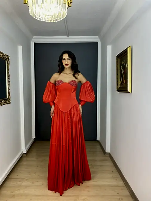Kırmızı Straplez Yaka Taşlı Yırtmaçlı Kollu Uzun Abiye Elbise