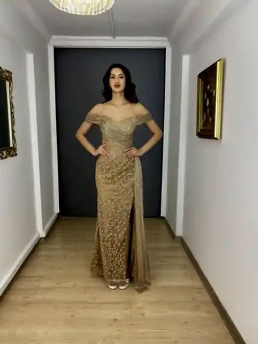 Gold Kayık Yaka Simli Payet Yırtmaçlı Uzun Abiye Elbise