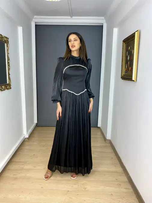 Siyah Tesettür Dik Yaka Saten Korsajlı Taş Detaylı Abiye Elbise