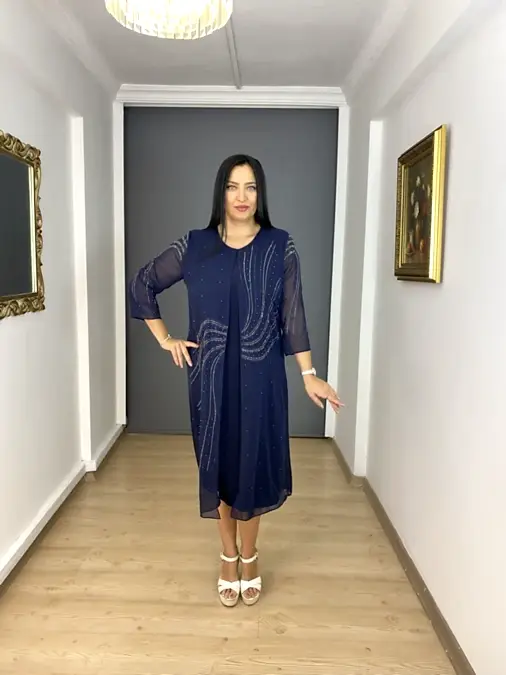 Lacivert Büyük Beden İç Likralı Üst Şifon İnci Detaylı Yuvarlak Yaka Abiye Elbise