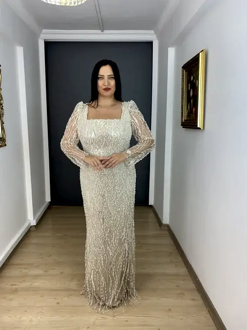 Gold Büyük Beden Uzun Kollu Kare Yaka İşlemeli Uzun Abiye Elbise