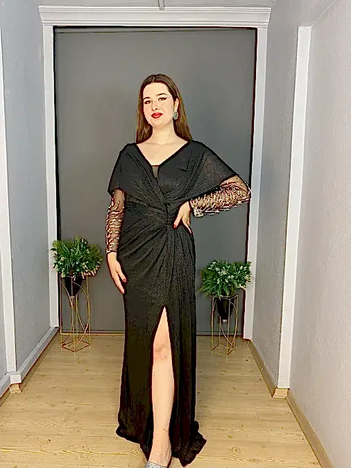 Siyah Büyük Beden Yırtmaçlı Kol Transparan Taş İşli Uzun Abiye Elbise