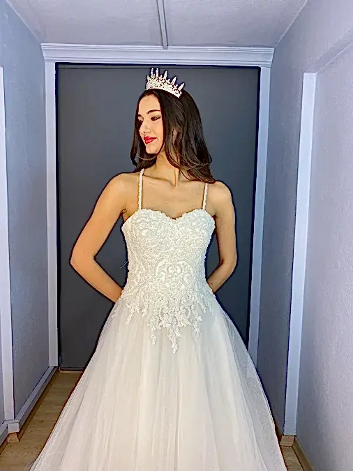 Beyaz Helen İnce Askılı Motif Yoğun İnci İşli Gelinlik