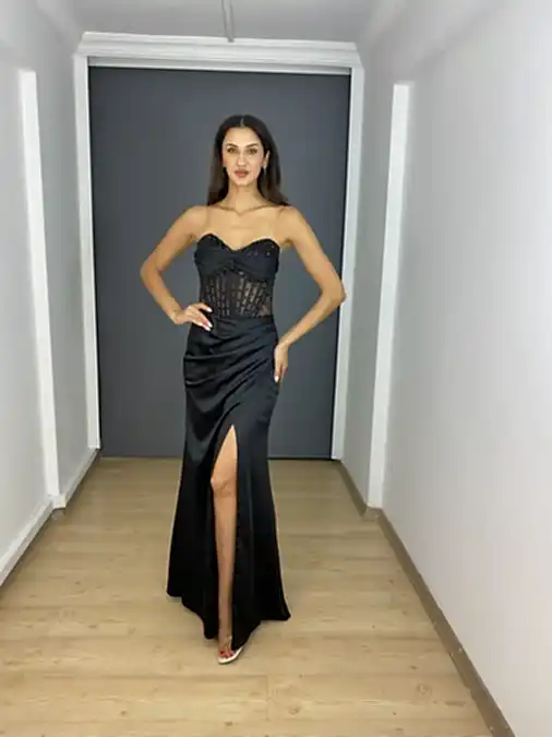 Siyah Saten Straplez Bel Transparan Boncuk Detaylı Uzun Abiye Elbise
