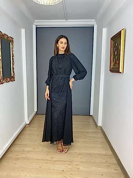 Siyah Tesettür Şifon İç İşli Dik Yaka Uzun Abiye Elbise
