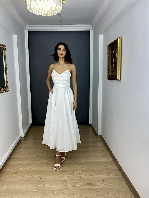 Beyaz Organze Straplez Sırtı Bağlamalı Cep Detaylı Midi Abiye Elbise